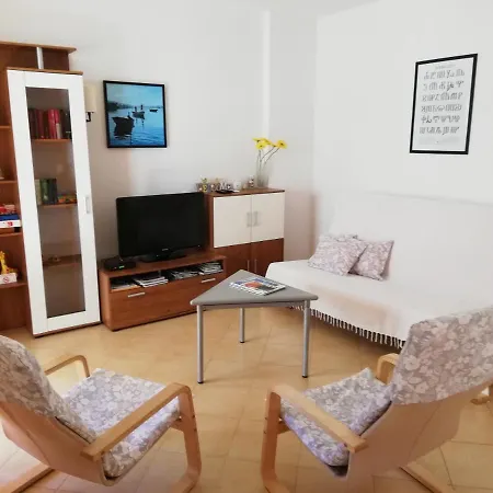 Apartment Suzy With Private Parking Fazana
