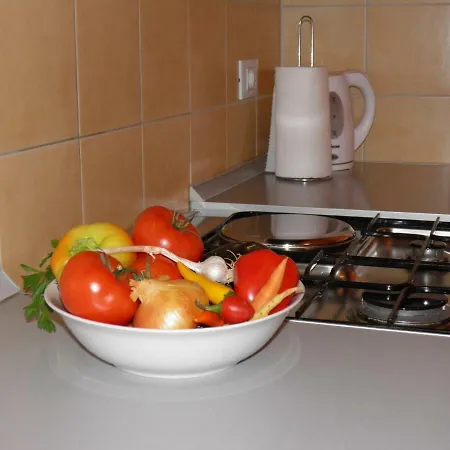 Suzy With Private Parking *