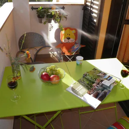 Suzy With Private Parking Apartament Fažana