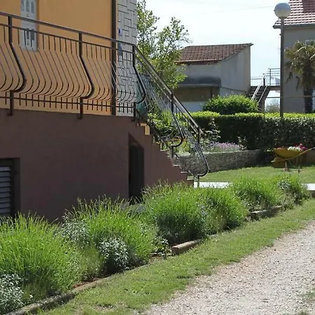 Apartment Suzy With Private Parking