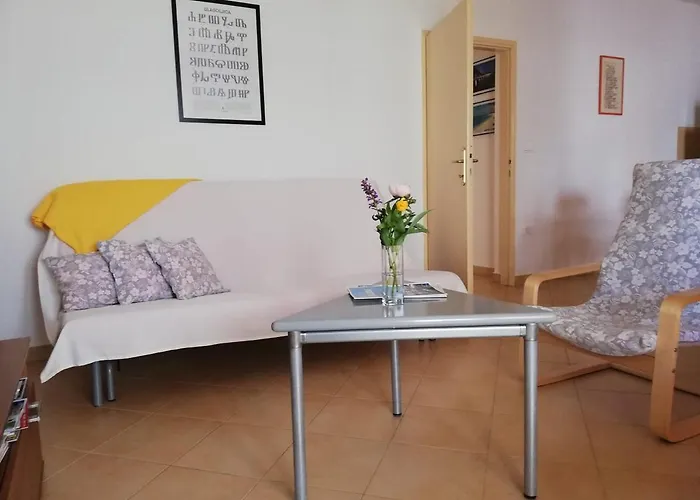 Daire Suzy With Private Parking Fažana