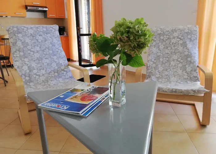 Suzy With Private Parking Daire