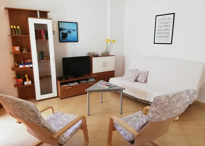 Daire Suzy With Private Parking Fažana