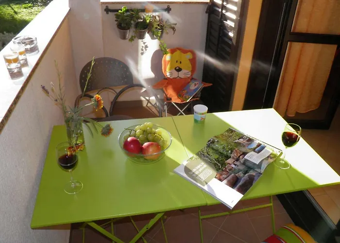 Suzy With Private Parking Daire Fažana