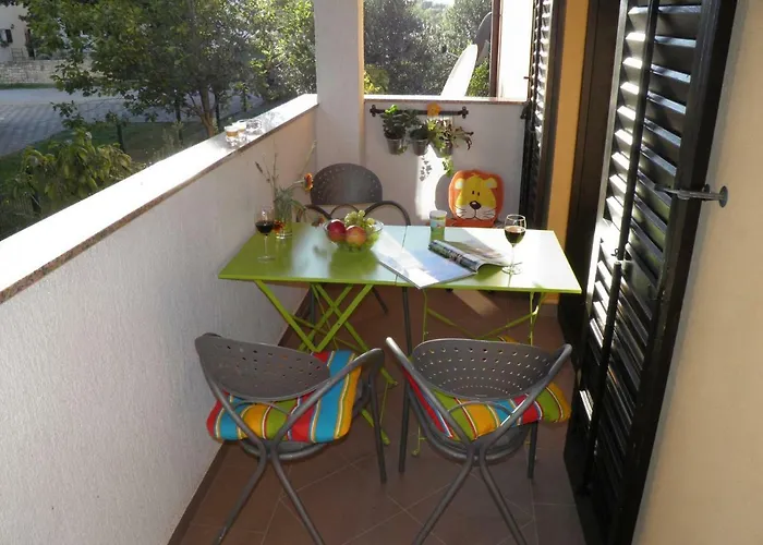 Suzy With Private Parking