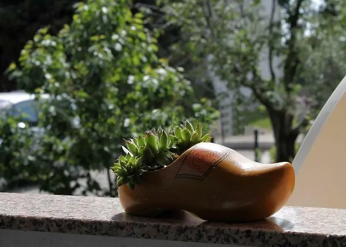 Suzy With Private Parking Daire