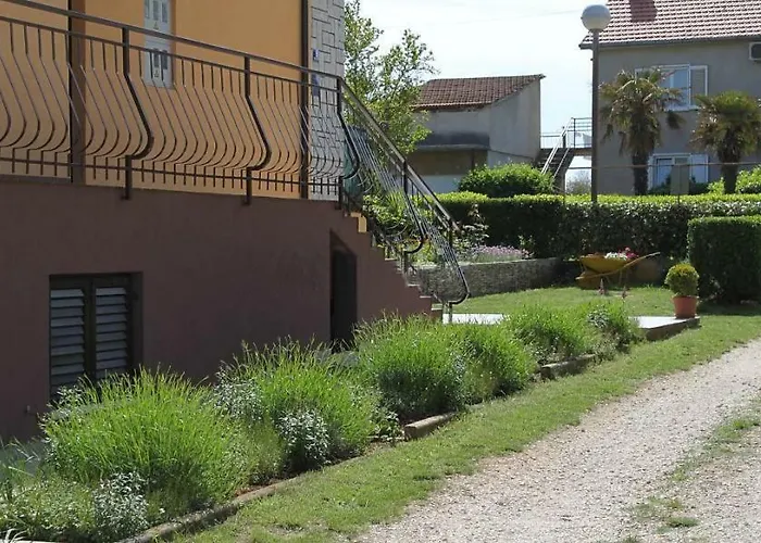 Daire Suzy With Private Parking