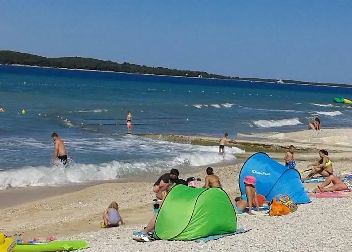 Daire Suzy With Private Parking Fažana